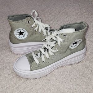 CONVERSE CHUCK TAYLOR ALL STAR  SIZE 7 Platform High Top